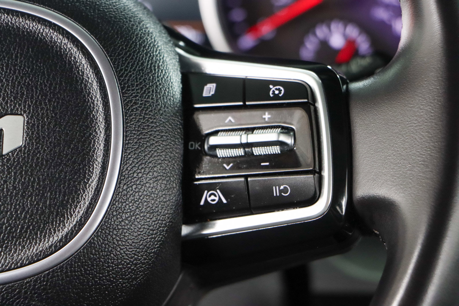 Used 2024 Kia Carnival LX image 14