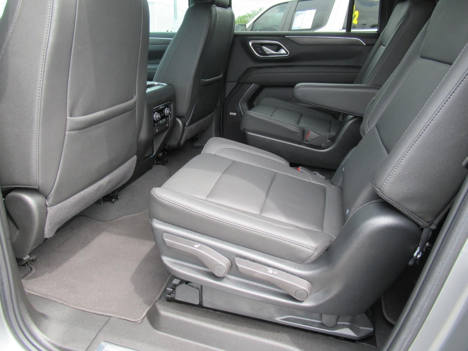 Used 2024 Chevrolet Suburban Z71 w/ Luxury Package AWD/4WD image 34