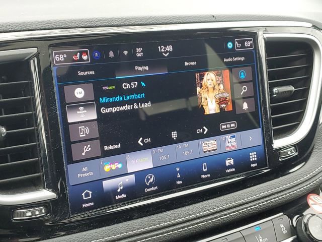 Used 2025 Chrysler Pacifica Limited image 17