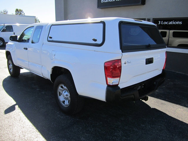Used 2016 Toyota Tacoma SR RWD image 3