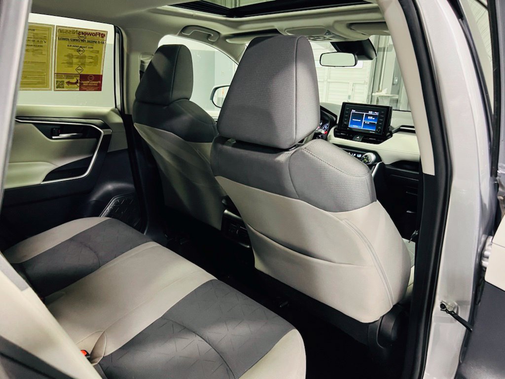 Used 2021 Toyota RAV4 XLE w/ Convenience Package FWD image 27