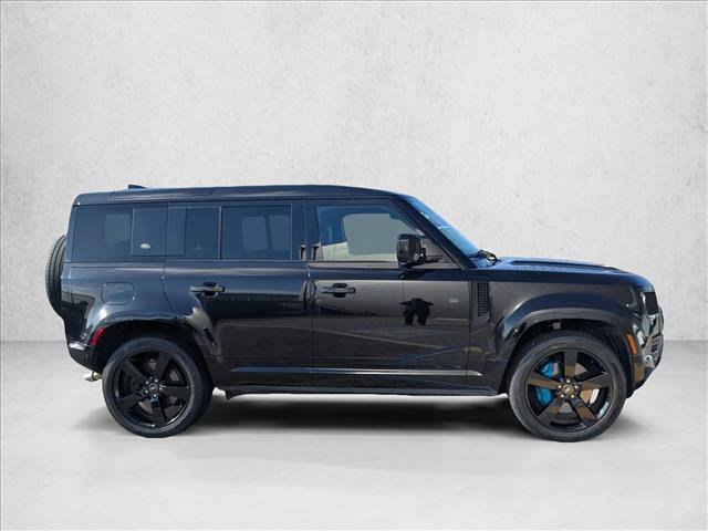 Used 2022 Land Rover Defender 110 V8 AWD/4WD image 4