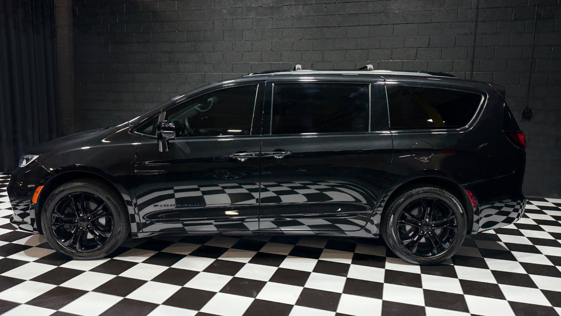 Used 2021 Chrysler Pacifica Pinnacle AWD/4WD image 6