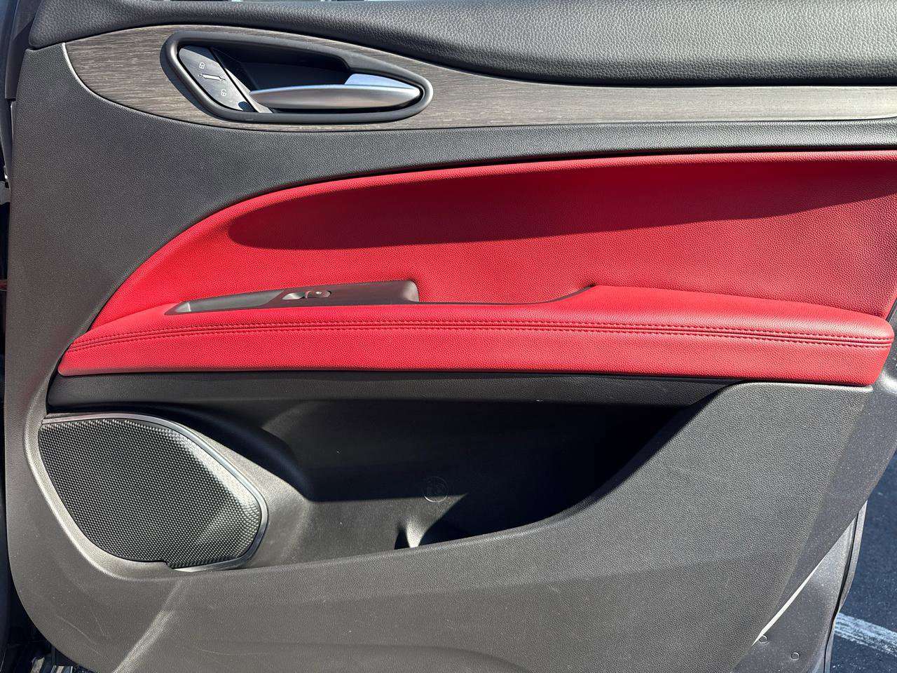 Used 2021 Alfa Romeo Stelvio Ti w/ Nero Edizione AWD/4WD image 13