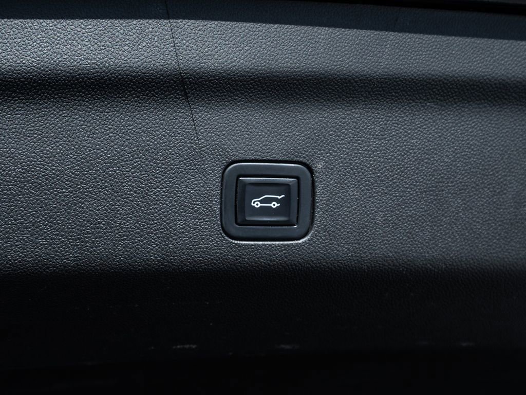 Used 2022 Chevrolet Tahoe Z71 w/ Luxury Package image 52