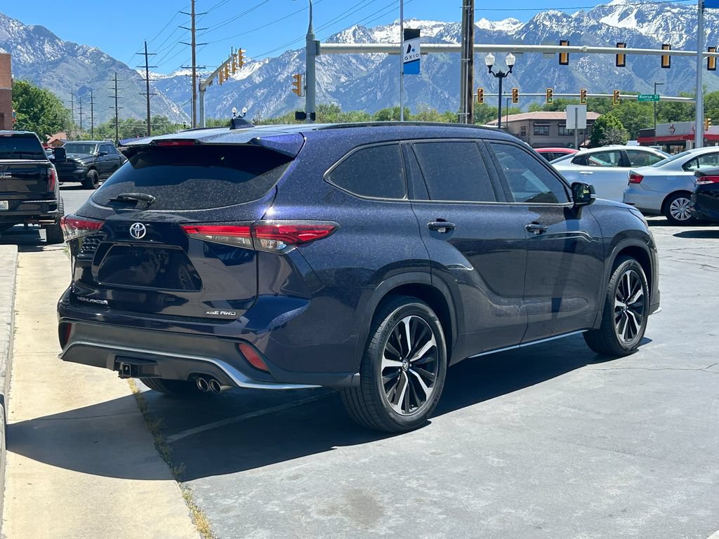 Used 2022 Toyota Highlander XSE AWD/4WD image 4