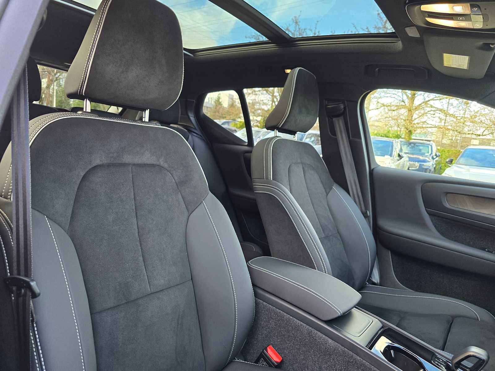 Used 2023 Volvo XC40 Recharge Ultimate w/ Protection Package Premier image 11