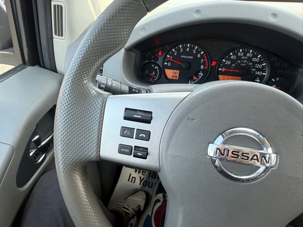 Used 2013 Nissan Frontier SV w/ SV Value Truck Pkg AWD/4WD image 13