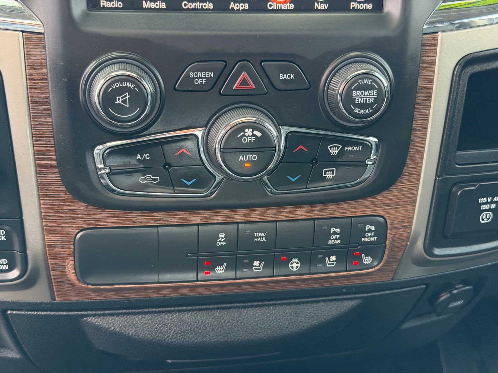 Used 2014 RAM 1500 Laramie w/ Convenience Group image 25