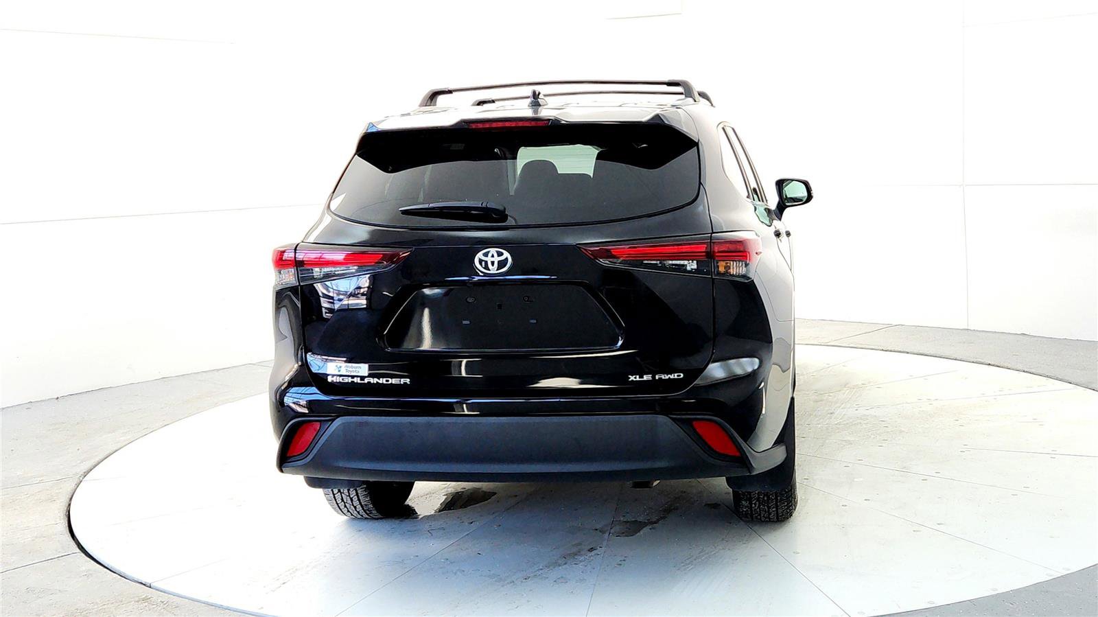 Certified 2024 Toyota Highlander XLE image 5