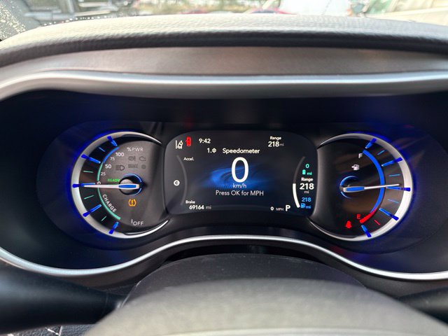 Used 2024 Chrysler Pacifica Limited FWD image 20