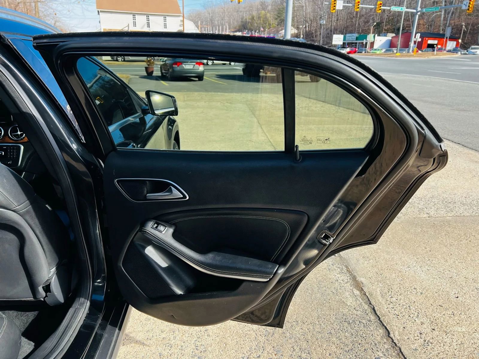 Used 2015 Mercedes-Benz GLA 250 GLA 250 Sport Utility 4D w/ Premium Package image 17