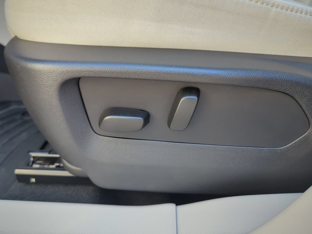 Used 2023 Buick Envision Avenir AWD/4WD image 33