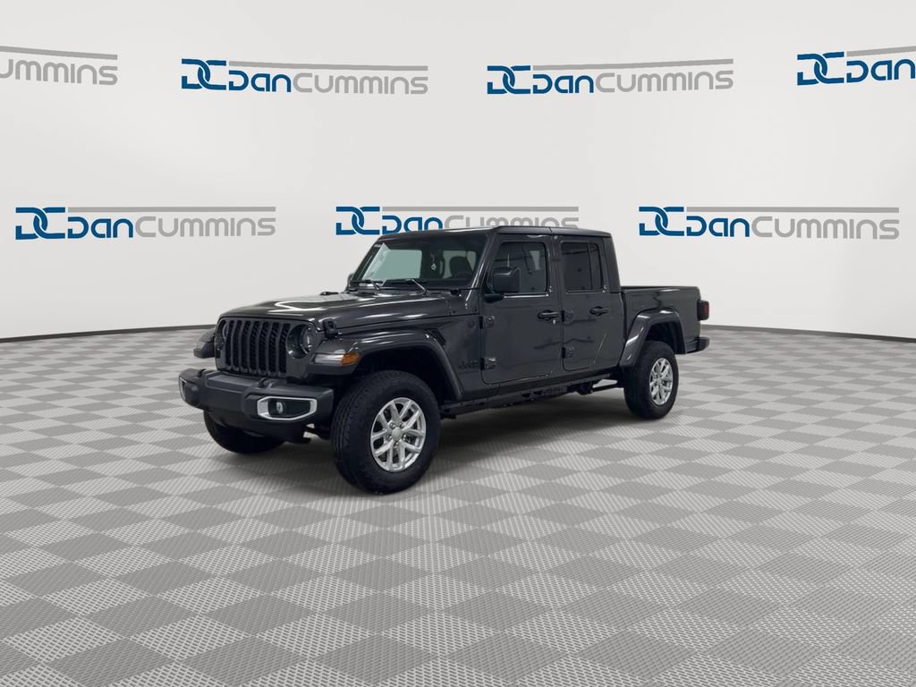 Used 2023 Jeep Gladiator Sport AWD/4WD image 4