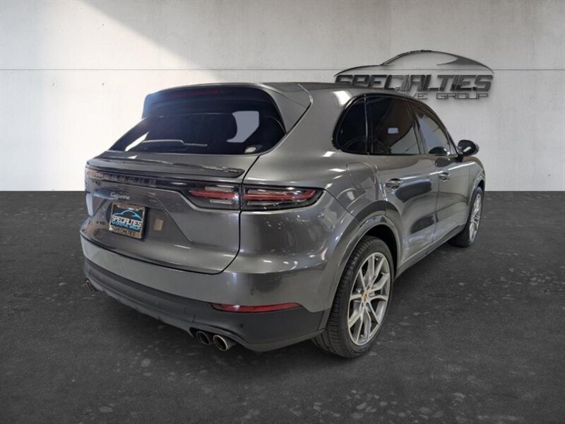 Used 2023 Porsche Cayenne w/ Premium Package AWD/4WD image 10