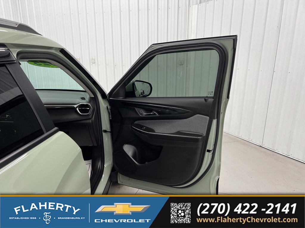 Used 2025 Chevrolet TrailBlazer LT FWD image 14