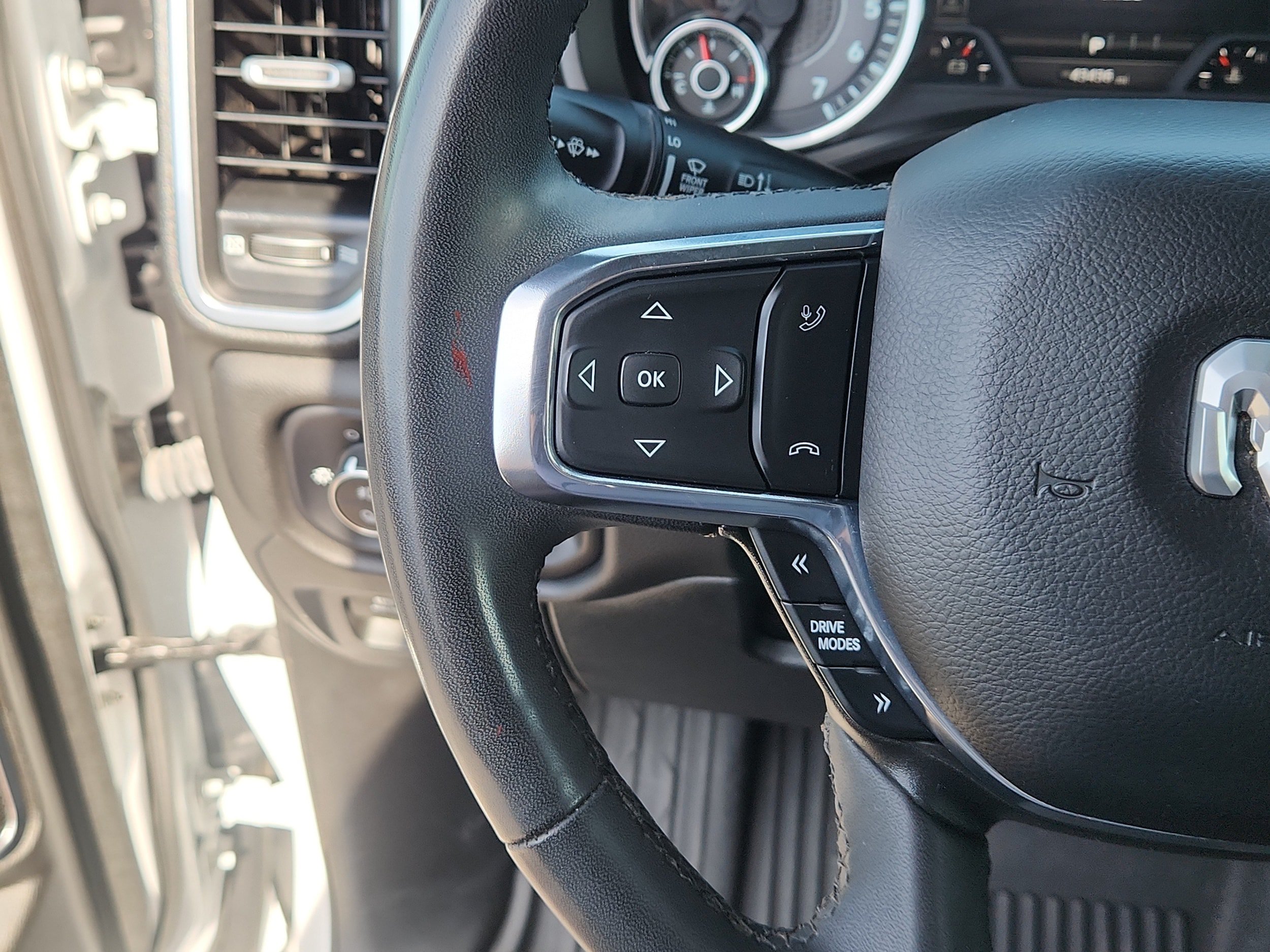 Used 2025 RAM 1500 Laramie AWD/4WD image 16