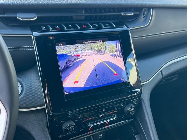 Used 2024 Jeep Grand Cherokee Altitude image 24