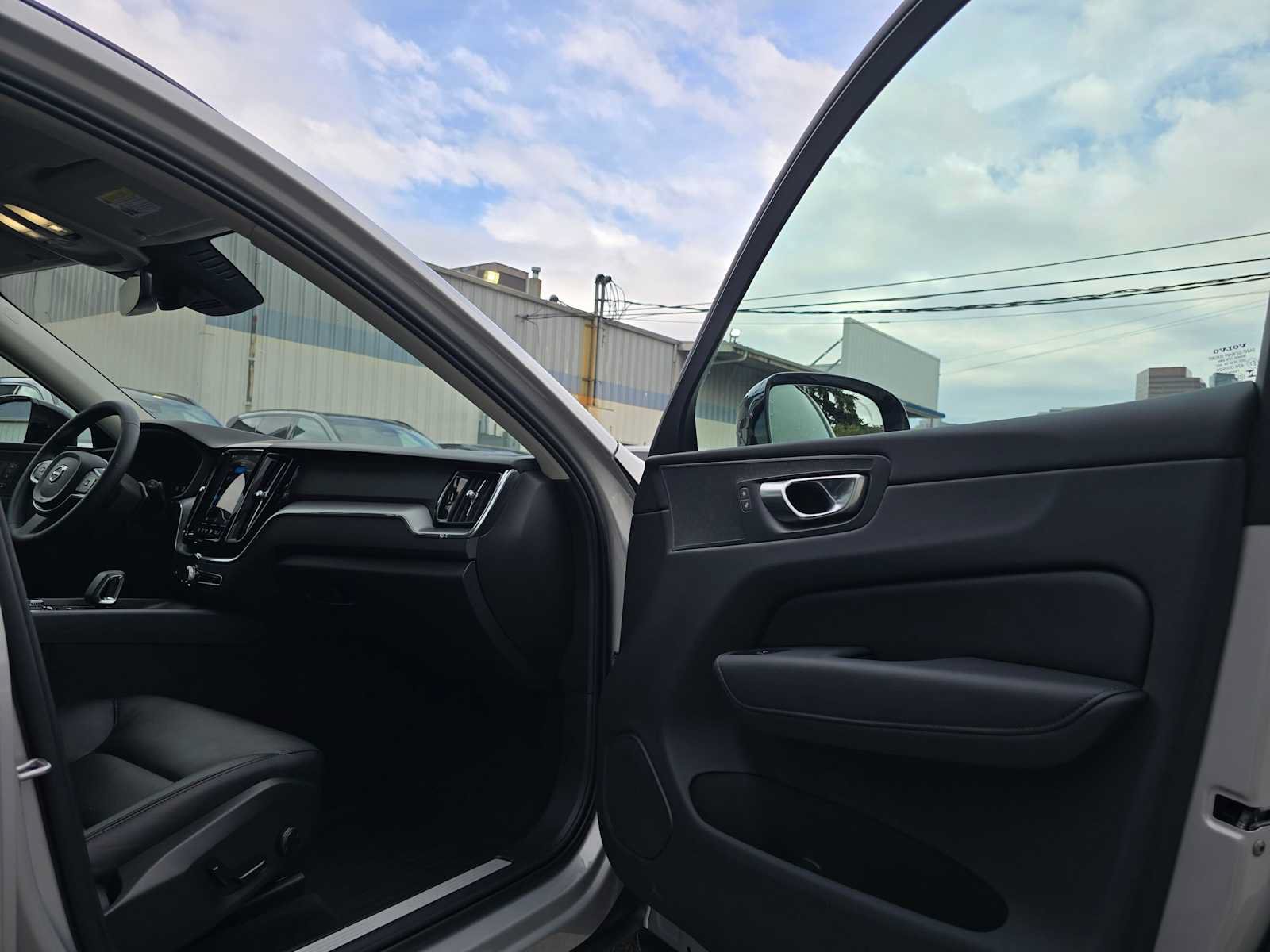 Certified 2024 Volvo XC60 B5 Core w/ Protection Package Premier AWD/4WD image 11