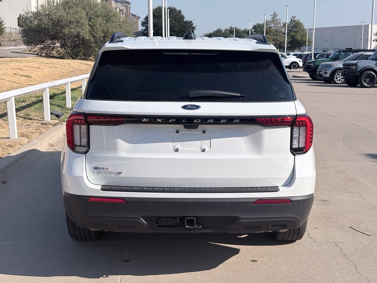 Used 2025 Ford Explorer Active RWD image 5