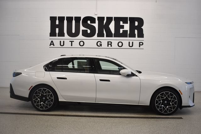 New 2027 BMW 740i xDrive w/ M Sport Package AWD/4WD image 2