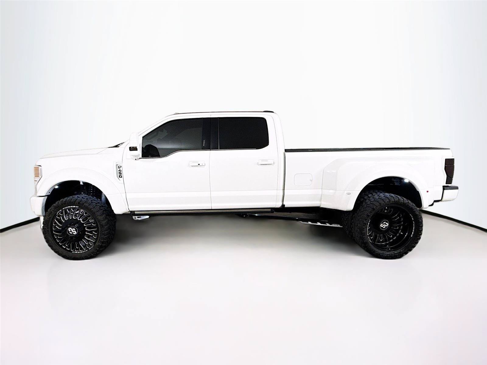 Used 2022 Ford F450 Platinum w/ FX4 Off-Road Package AWD/4WD image 27