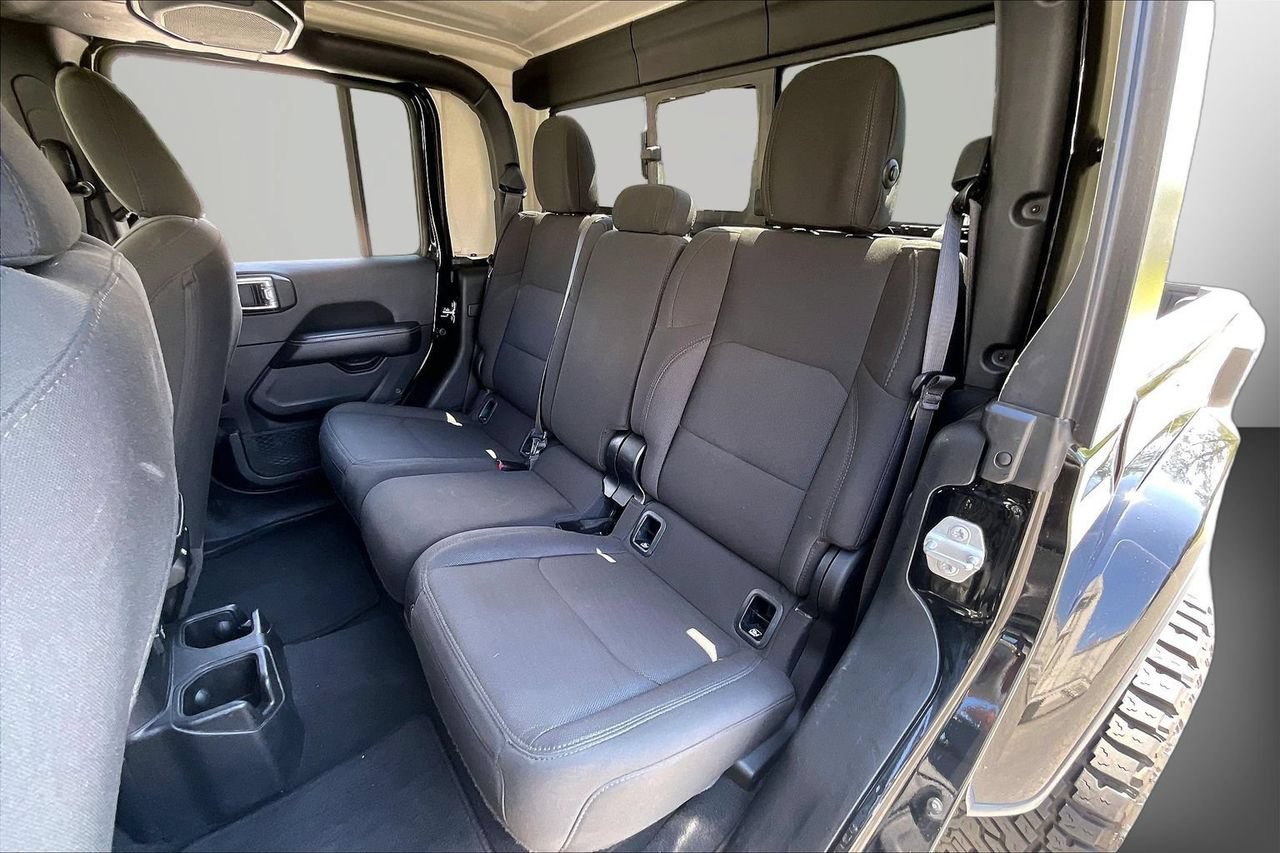 Used 2023 Jeep Gladiator Overland AWD/4WD image 22