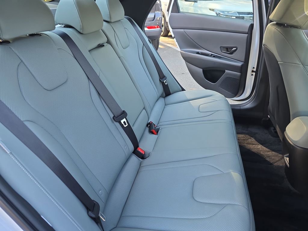 Used 2025 Hyundai Elantra Limited FWD image 34