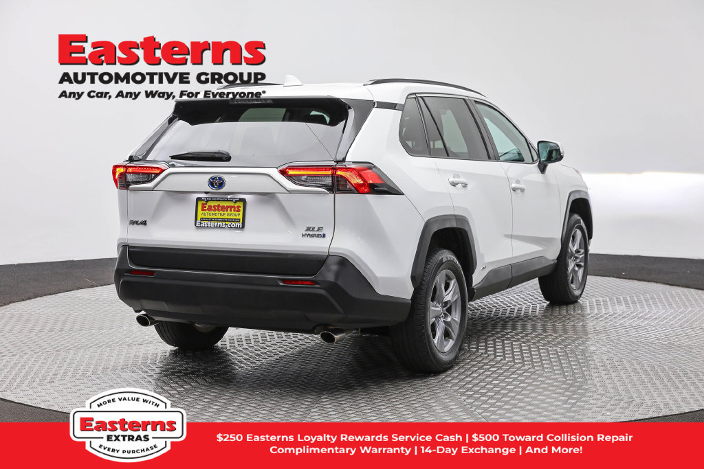 Used 2022 Toyota RAV4 XLE AWD/4WD image 6