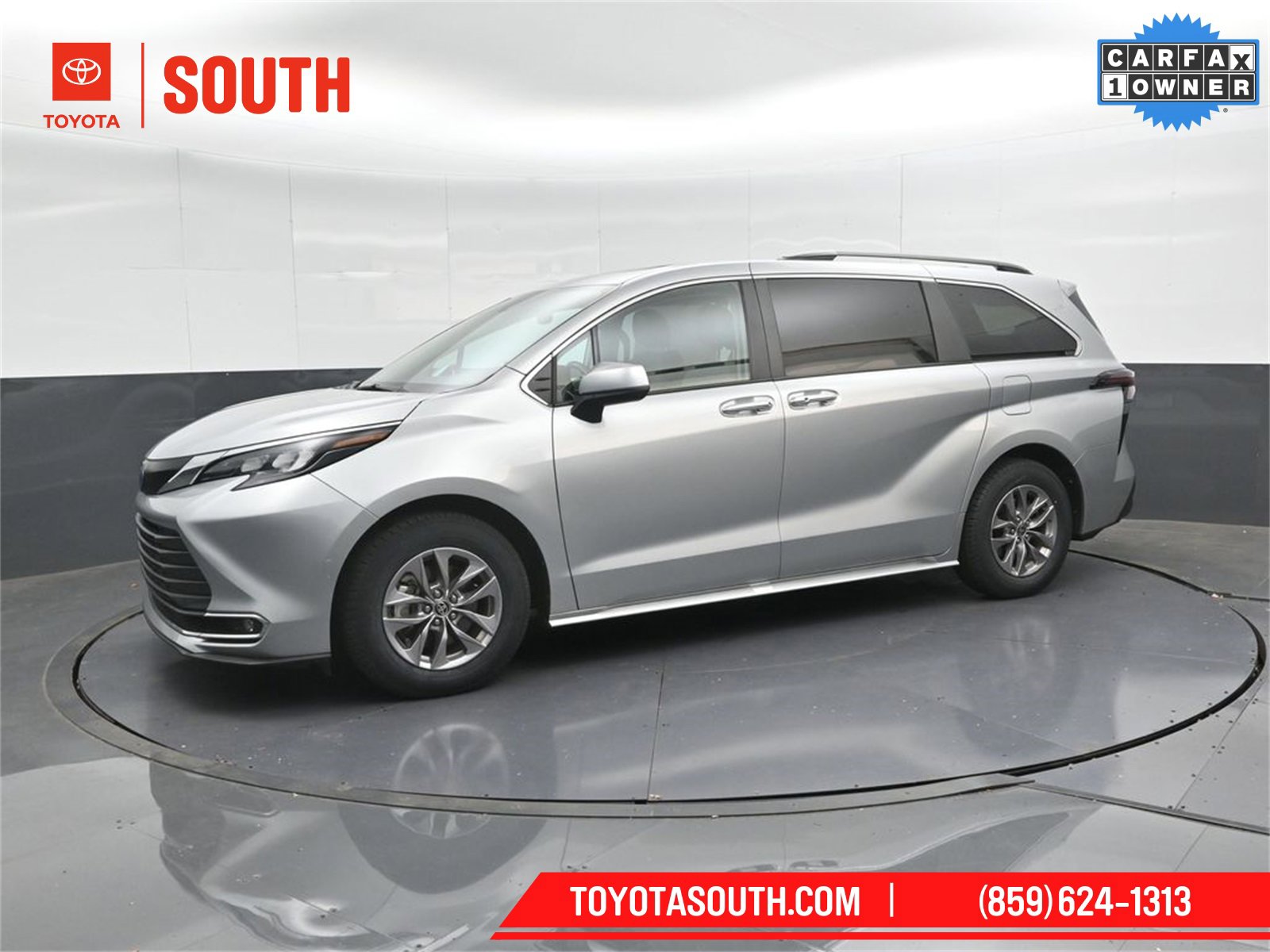 Used 2024 Toyota Sienna XLE image 7
