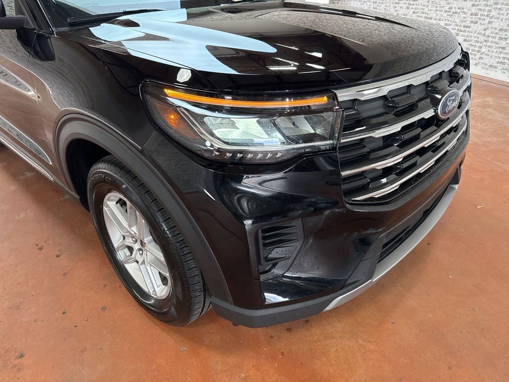 Used 2025 Ford Explorer Active image 9