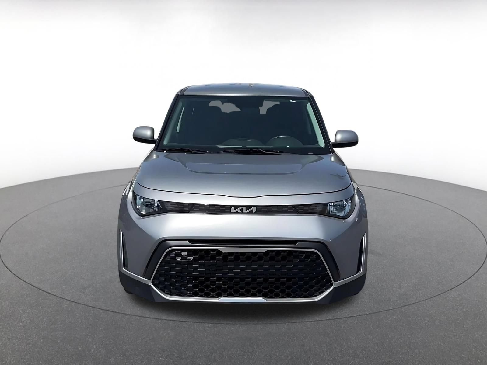 Used 2025 Kia Soul LX w/ LX Technology Package FWD image 4