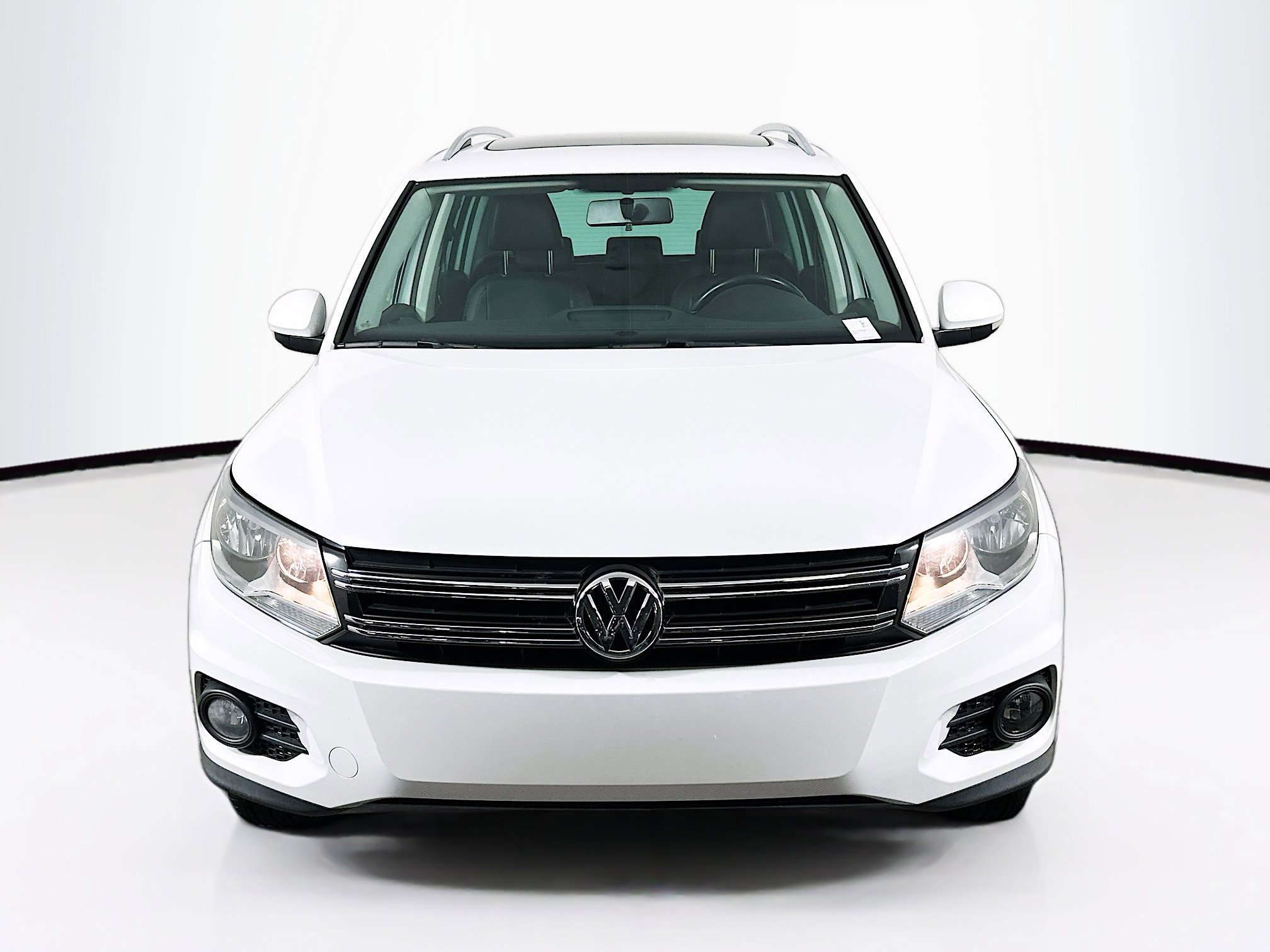 Used 2015 Volkswagen Tiguan SE FWD image 2