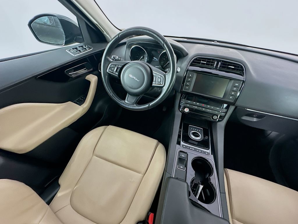 Used 2017 Jaguar F-PACE Premium AWD/4WD image 9