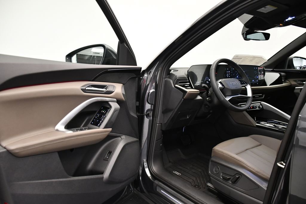 Used 2025 Audi Q5 Premium w/ Convenience Package image 35