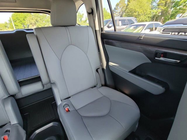Used 2024 Toyota Highlander Limited image 6