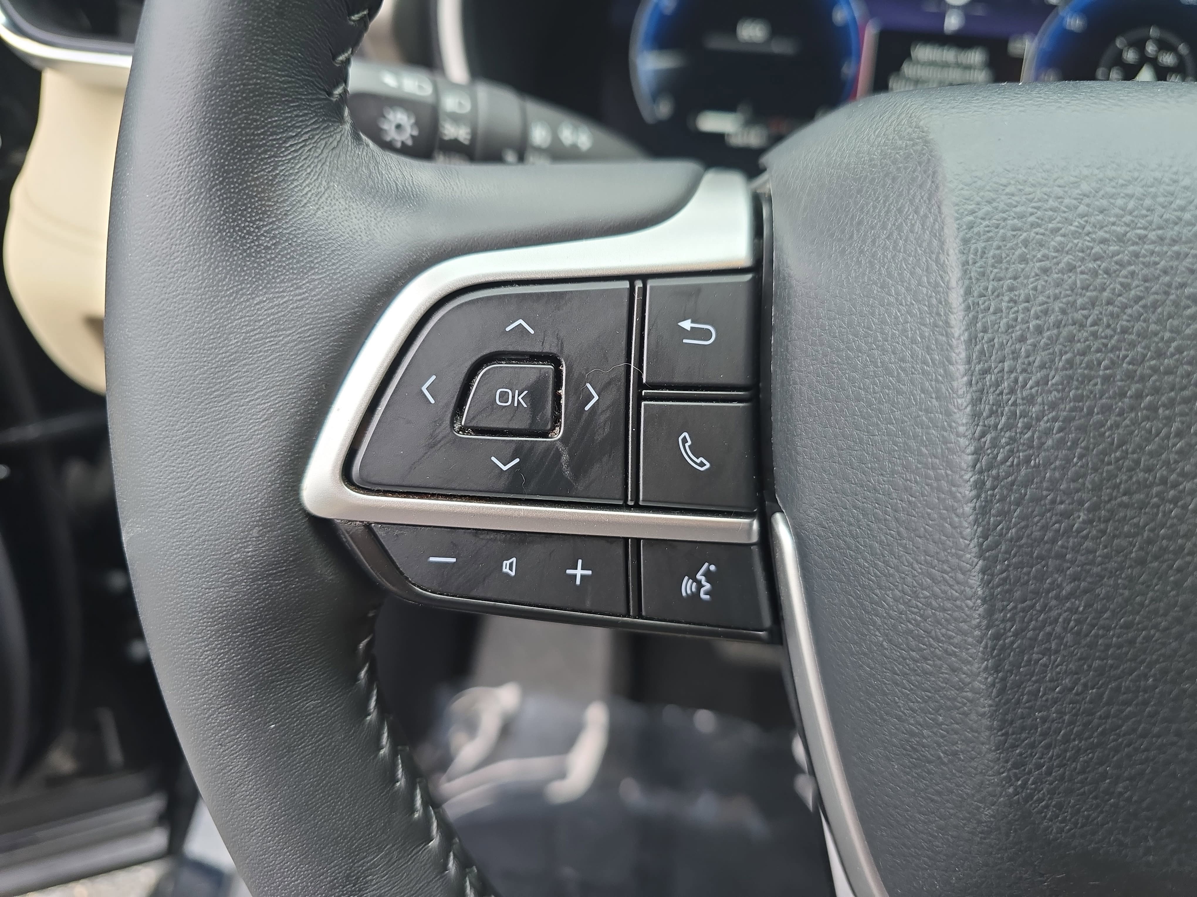 Used 2024 Toyota Highlander Limited AWD/4WD image 19