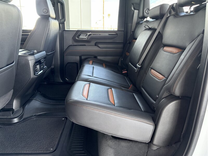 Used 2025 GMC Sierra 2500 AT4 AWD/4WD image 18
