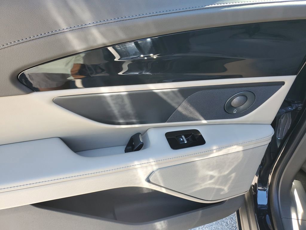 Used 2024 Lincoln Nautilus Premier w/ Equipment Group 102A image 16