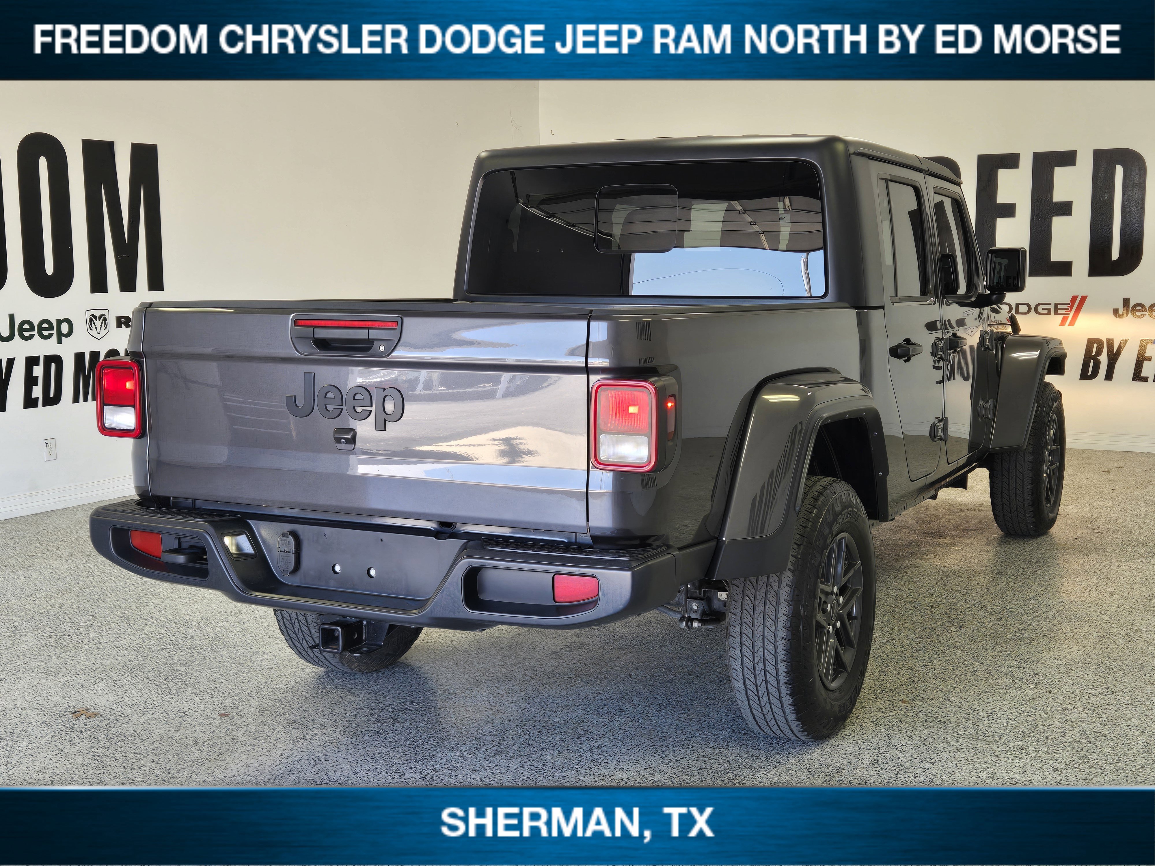 Used 2024 Jeep Gladiator Sport AWD/4WD image 3