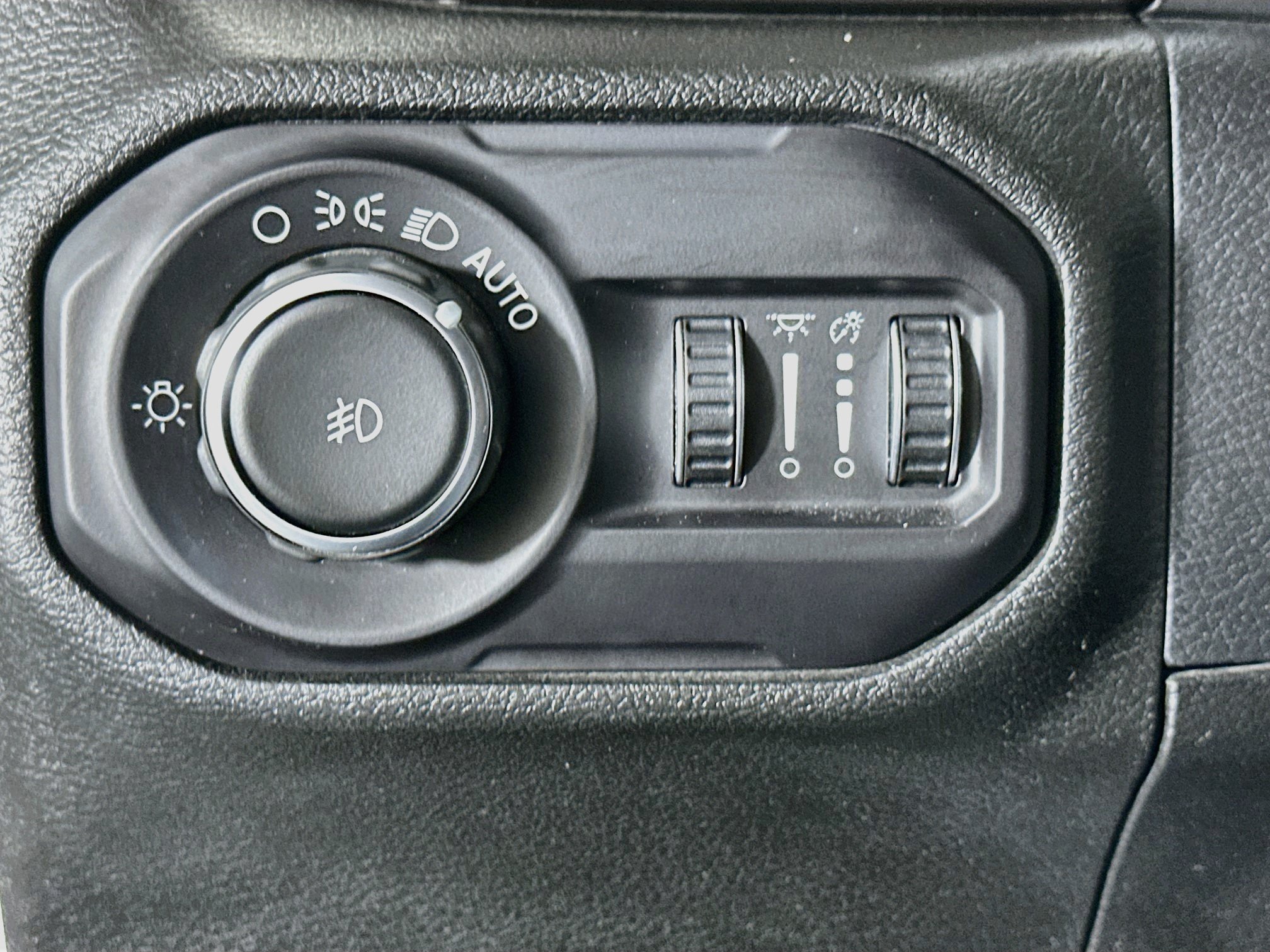 Used 2018 Jeep Wrangler Unlimited Sport S AWD/4WD image 16