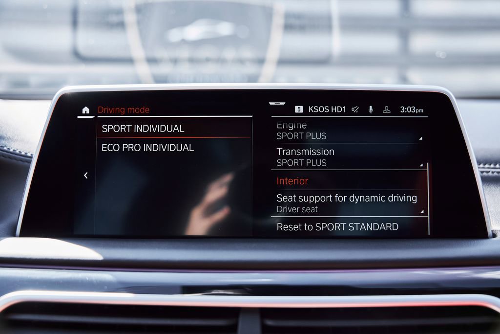 Used 2022 BMW M760i xDrive w/ Luxury Rear Seating Package image 84