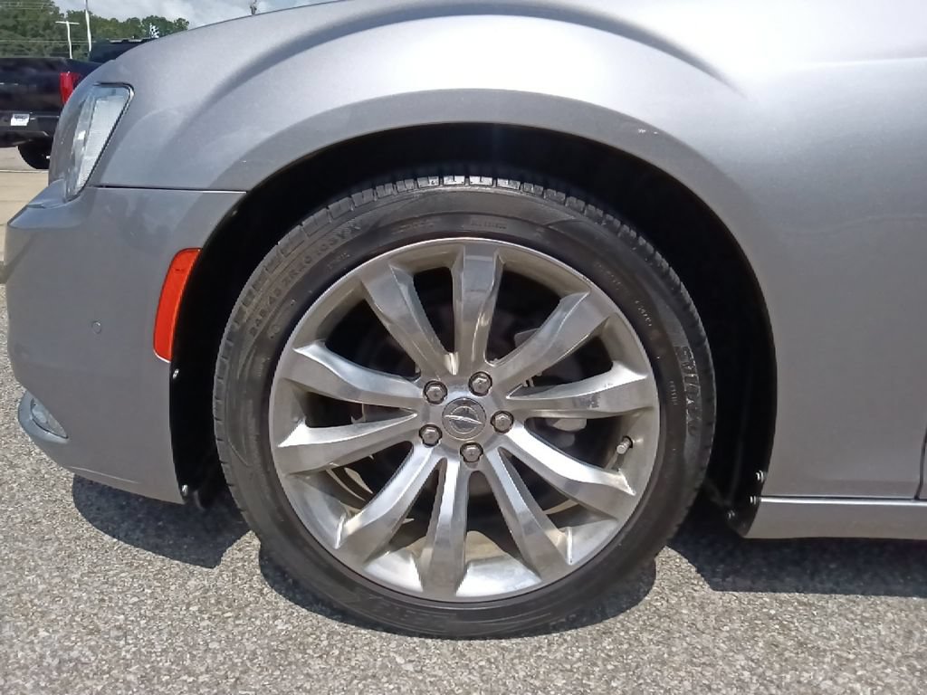 Used 2017 Chrysler 300 C w/ Safetytec Plus Group RWD image 11