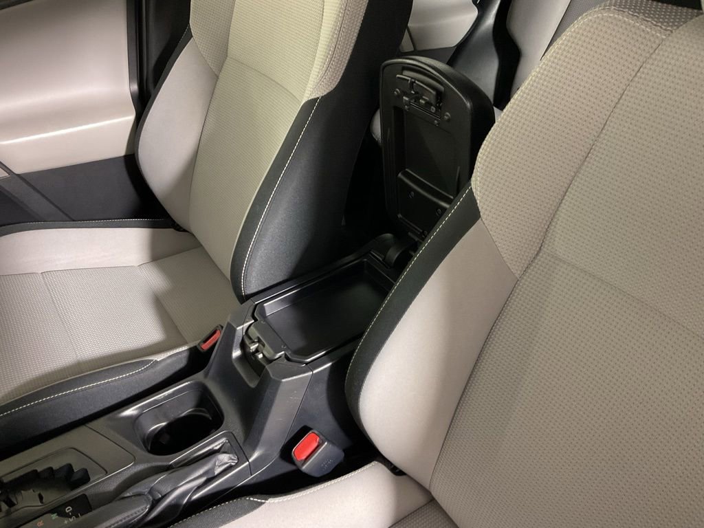 Used 2018 Toyota RAV4 LE AWD/4WD image 31