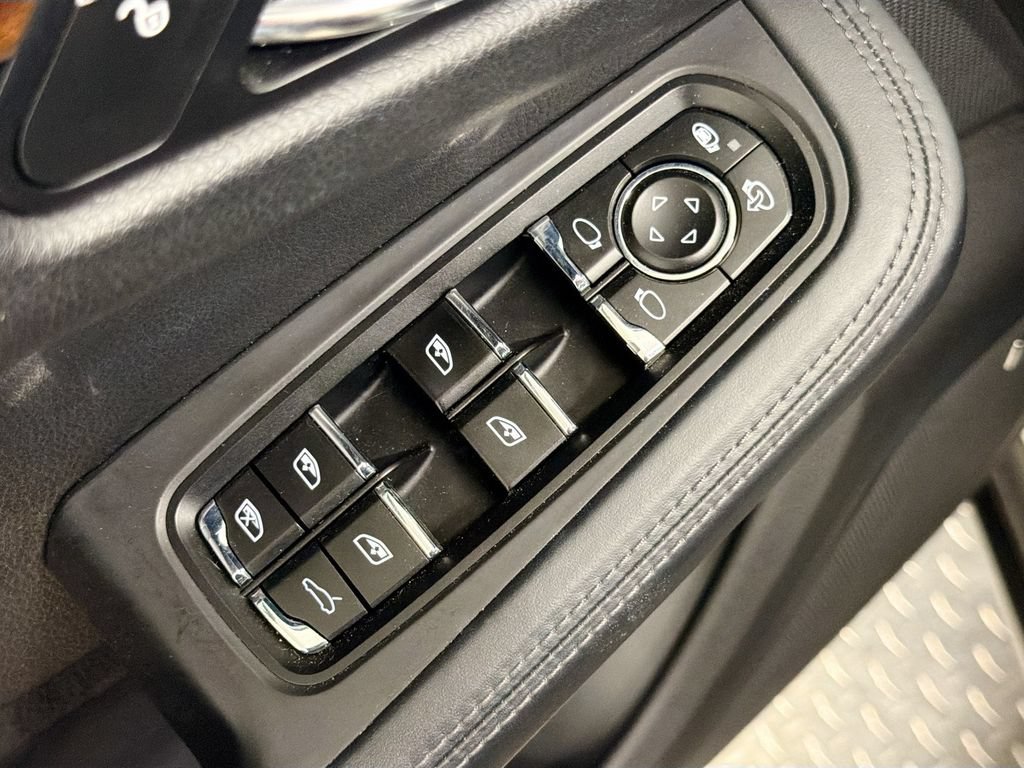Certified 2015 Porsche Macan S AWD/4WD image 19