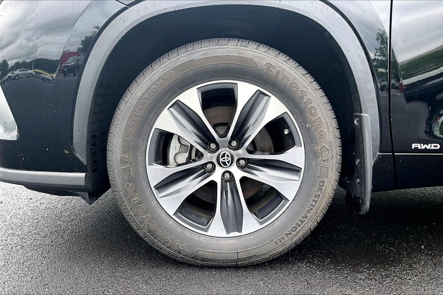 Used 2022 Toyota Highlander XLE AWD/4WD image 9