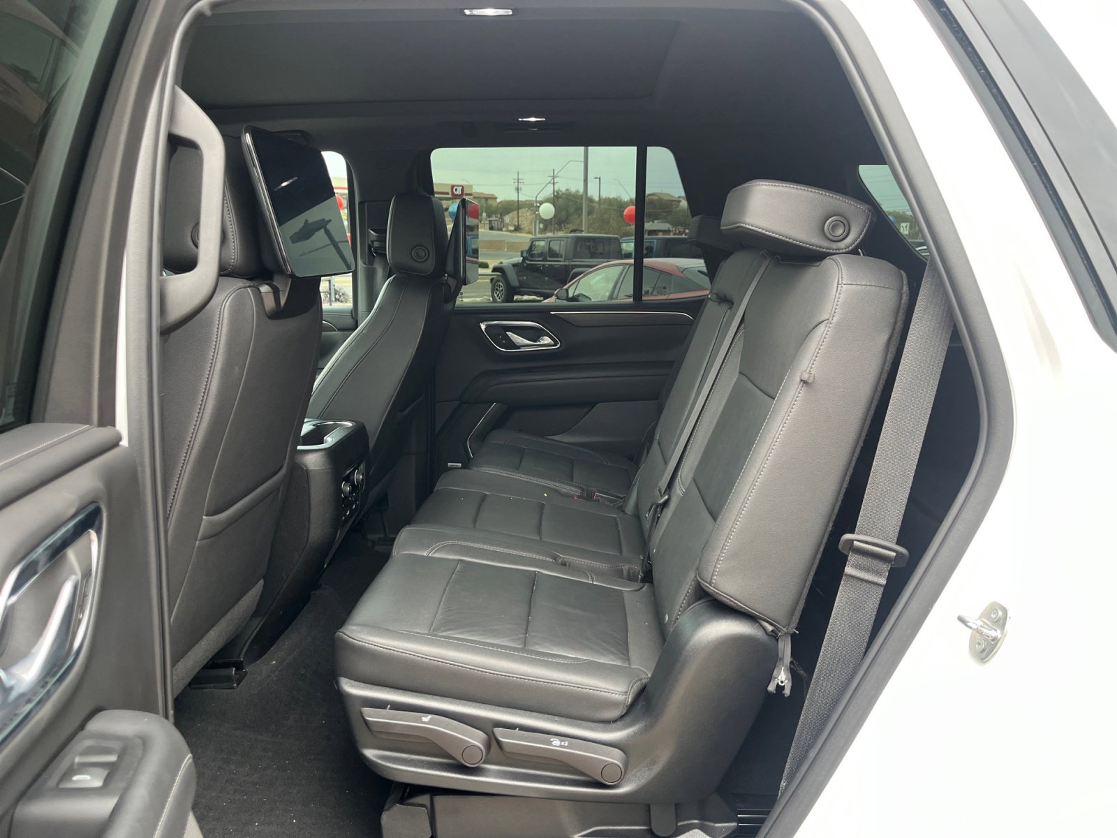 Used 2023 Chevrolet Tahoe Z71 w/ Luxury Package image 17