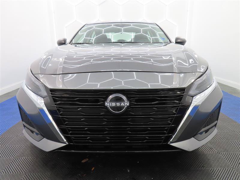 Used 2025 Nissan Altima 2.5 SV FWD image 3