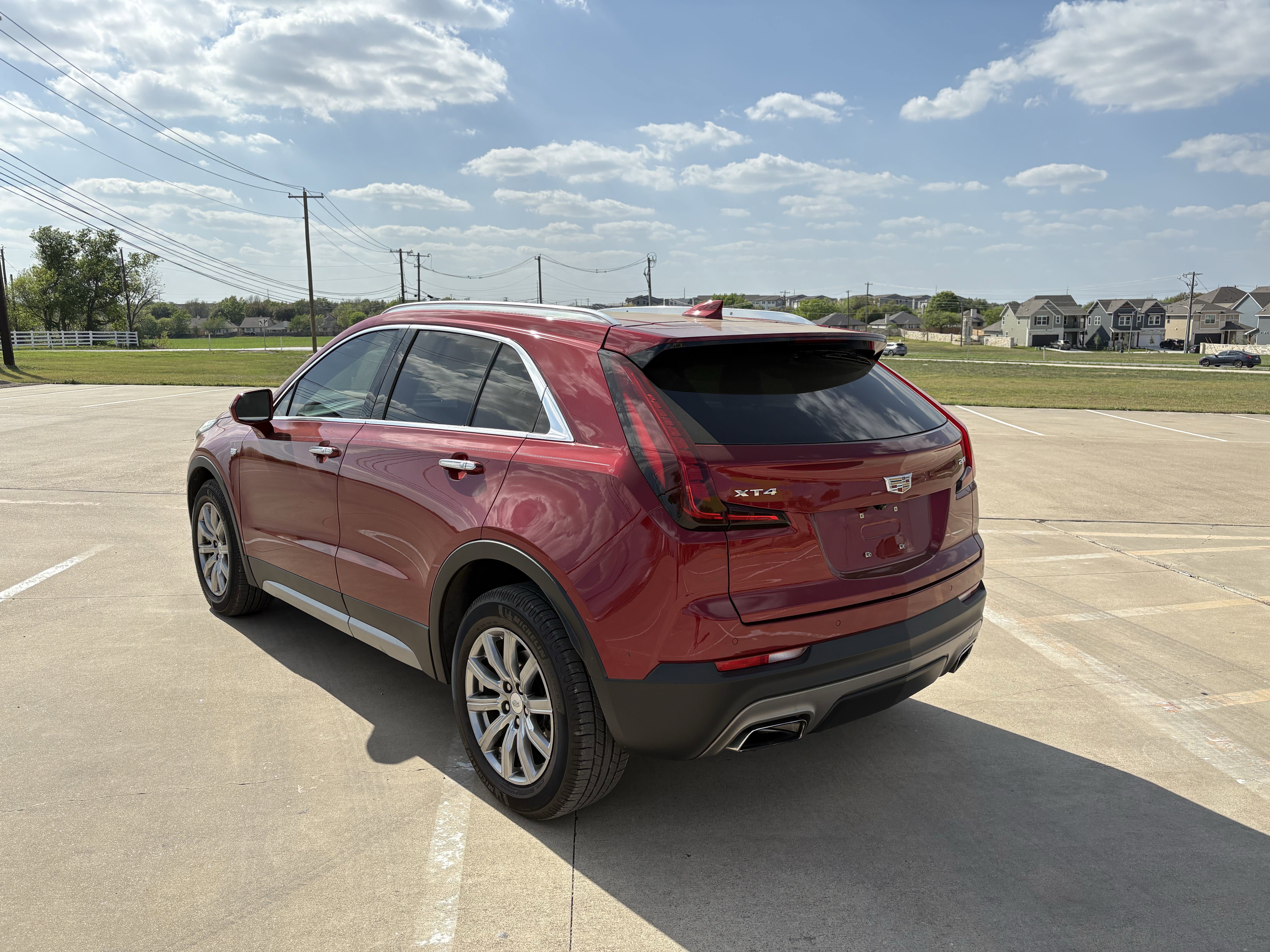 Used 2019 Cadillac XT4 Premium Luxury image 3