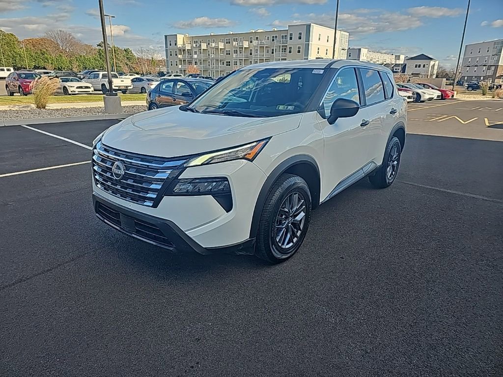 Used 2024 Nissan Rogue S image 3